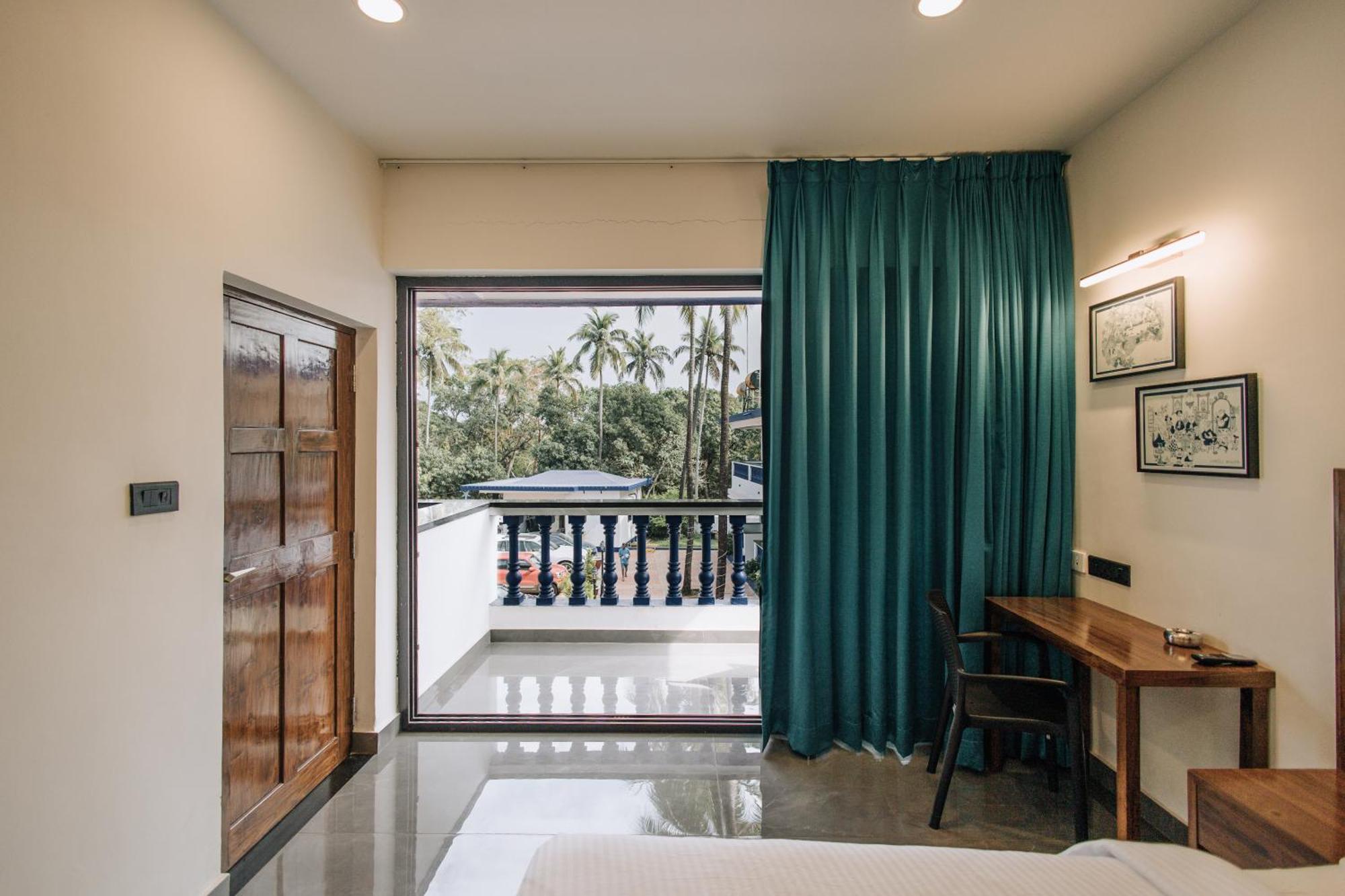 Anjuna Blue Resort Exterior photo