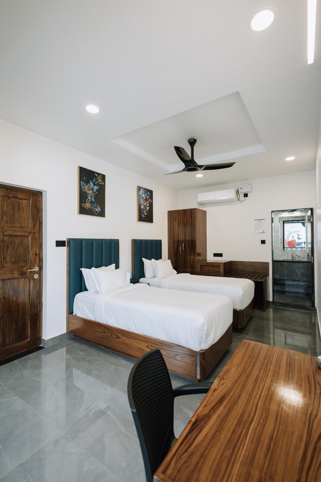 Anjuna Blue Resort Exterior photo