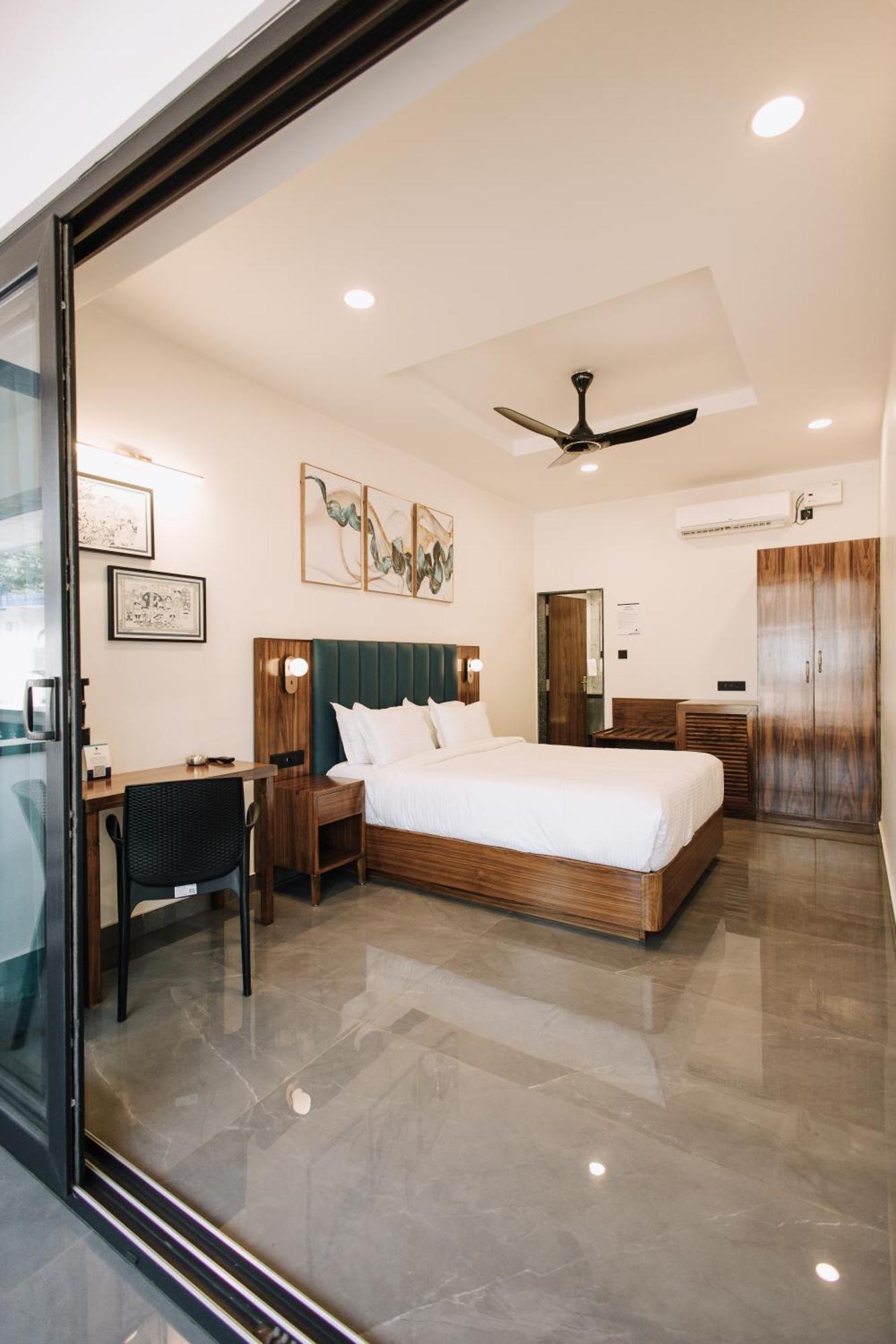 Anjuna Blue Resort Exterior photo