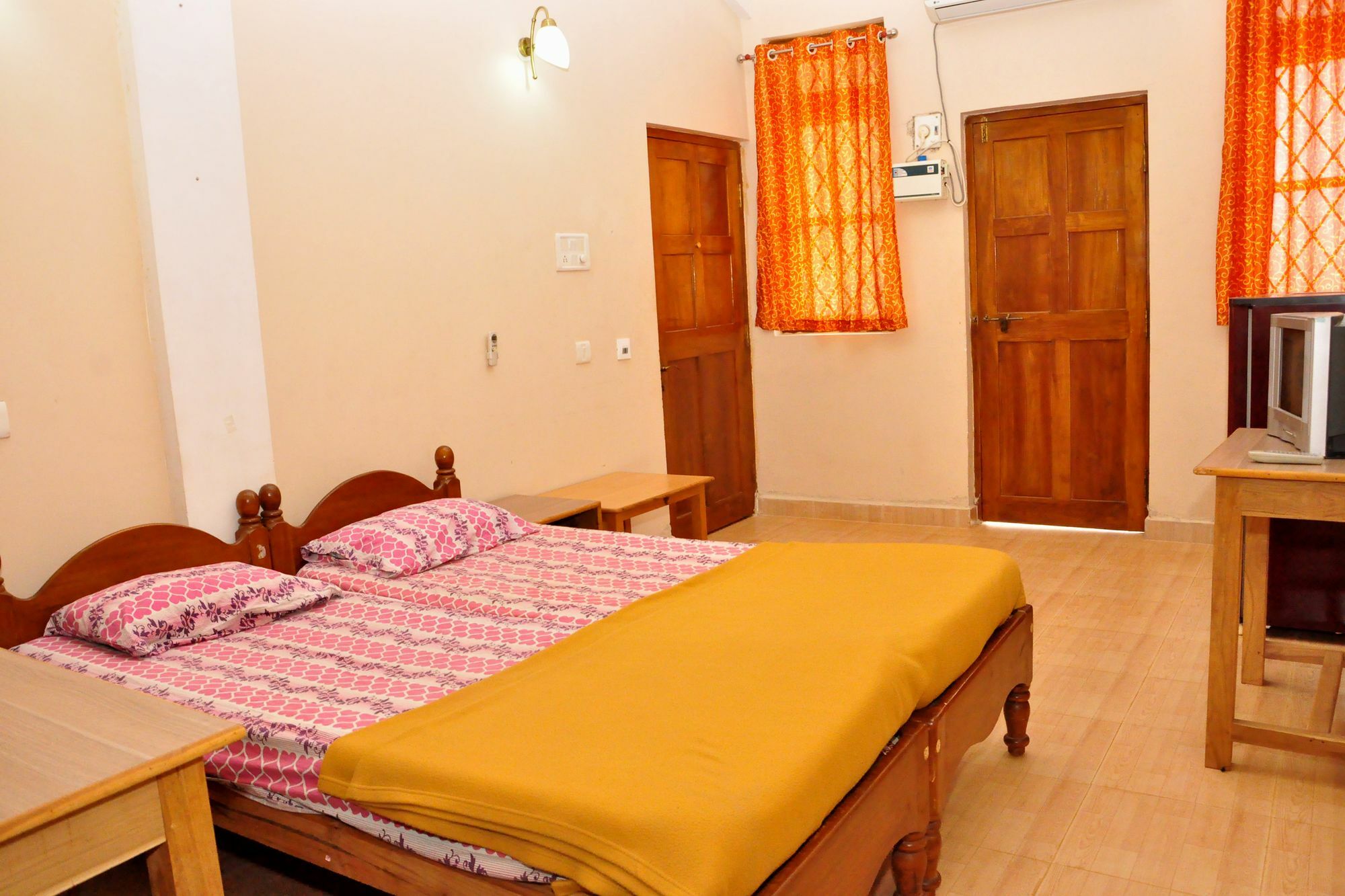 Anjuna Blue Resort Exterior photo