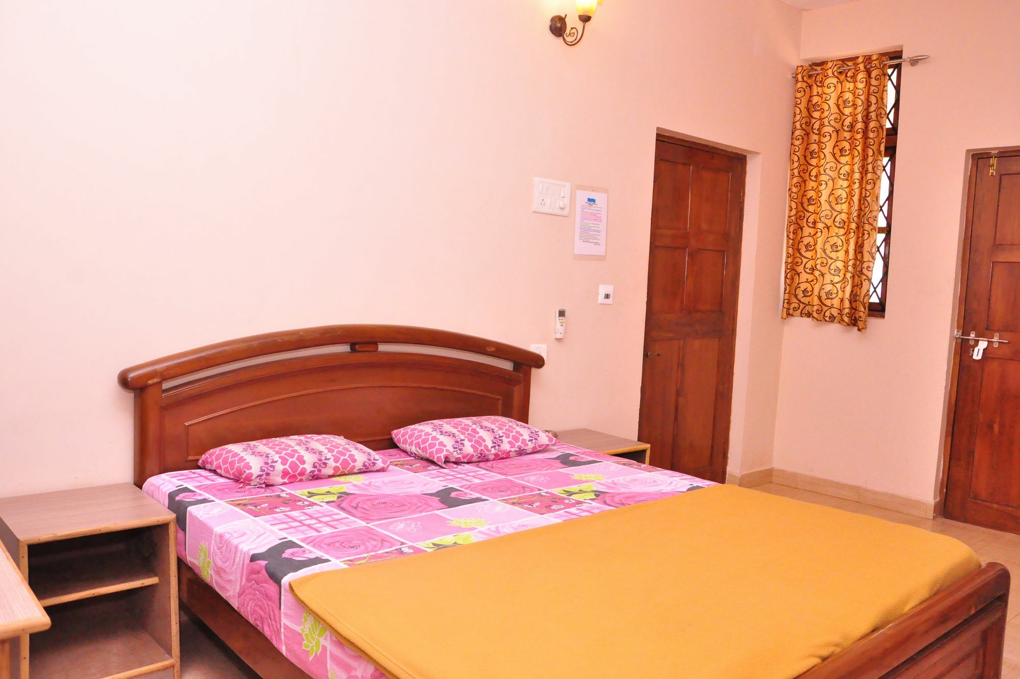 Anjuna Blue Resort Exterior photo