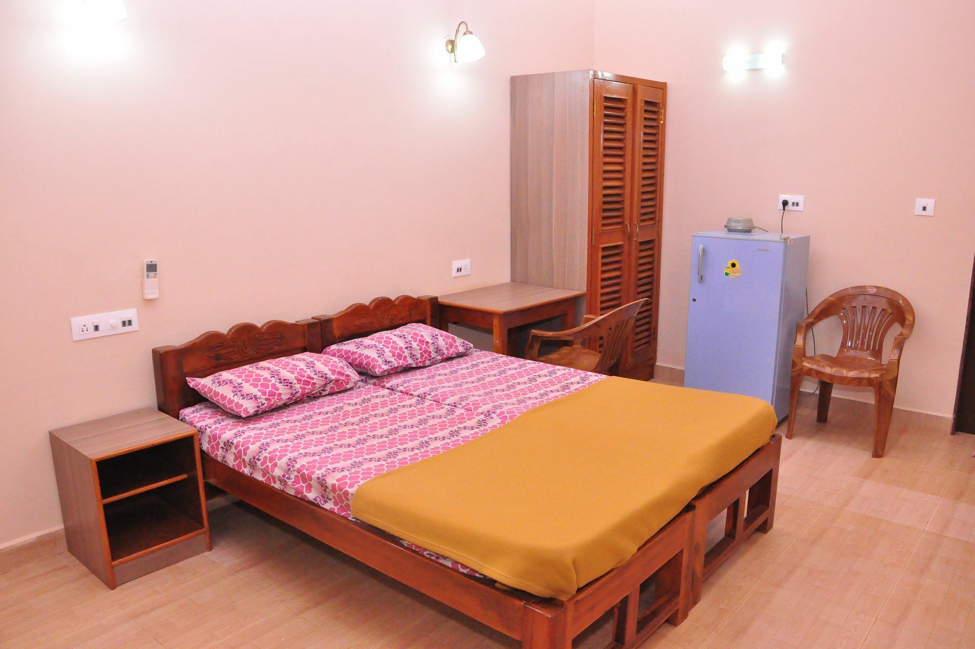 Anjuna Blue Resort Exterior photo